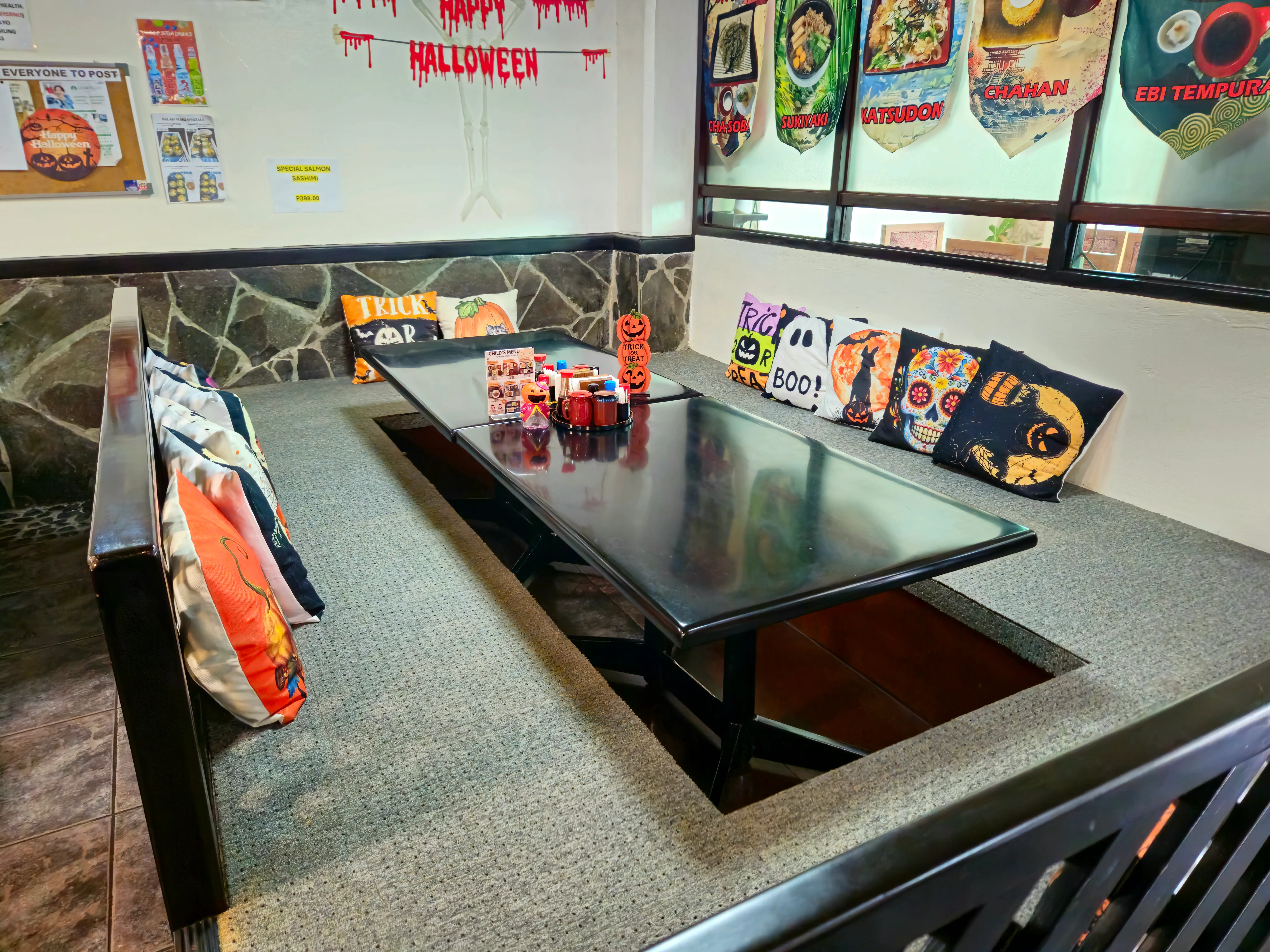 Group seating at Han-nya Japanese Restaurant